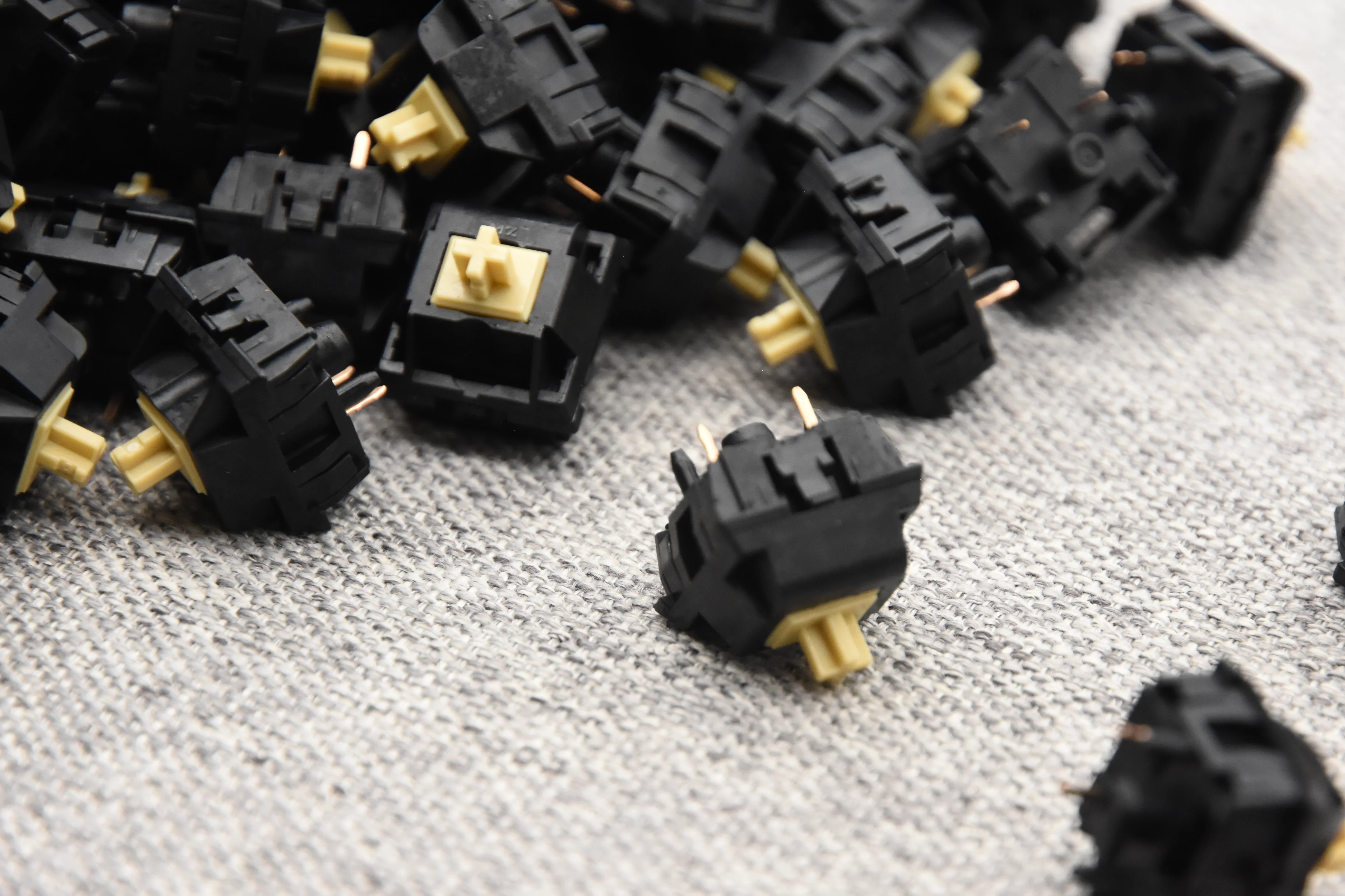 KEYGEEK Y3 LINEAR SWITCH FACTORY LUBED (10PCS) - Image 9