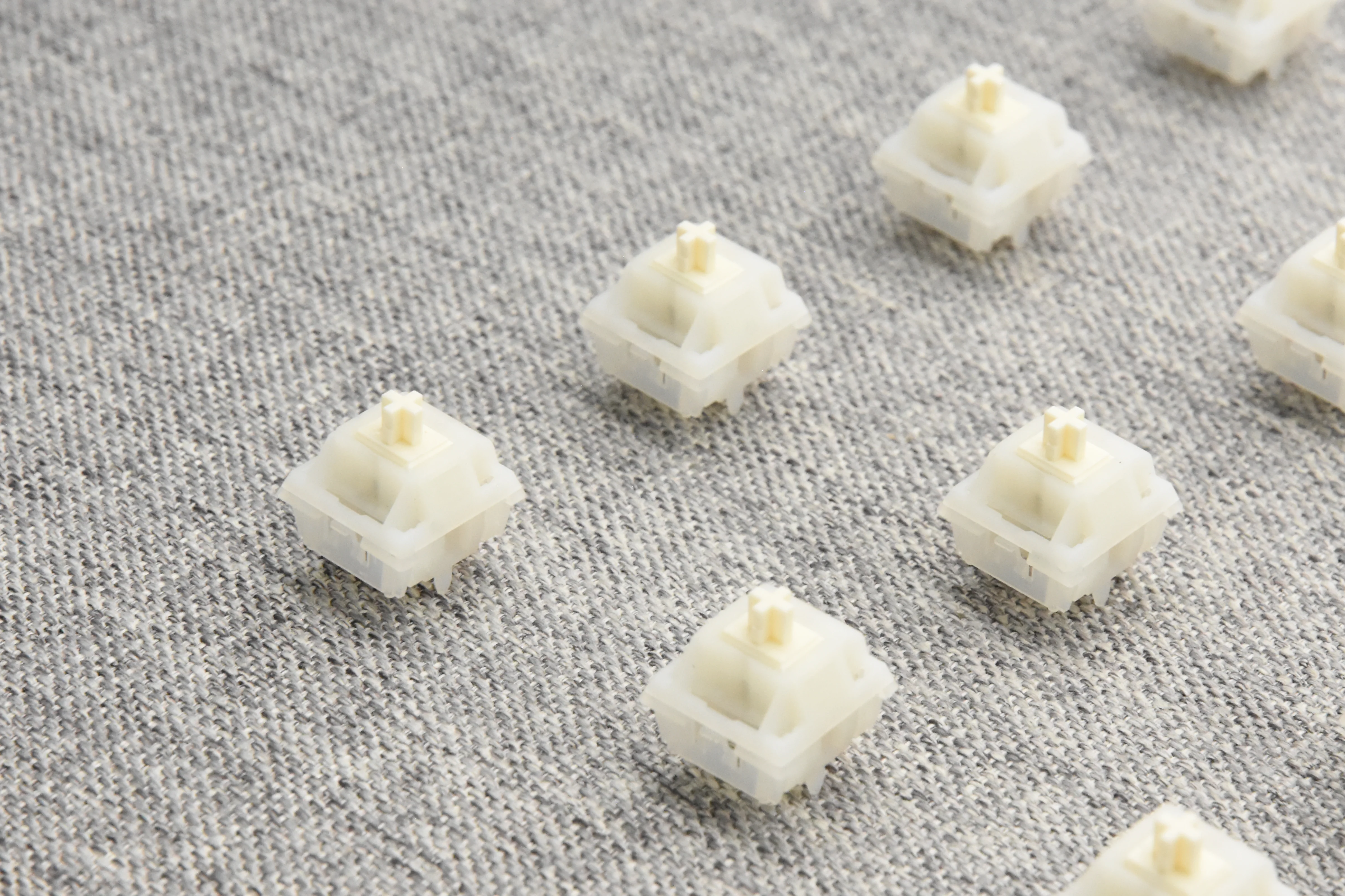 NEO X KEYGEEK OAT LINEAR SWITCH FACTORY LUBED EDITION (10PCS) - Image 11