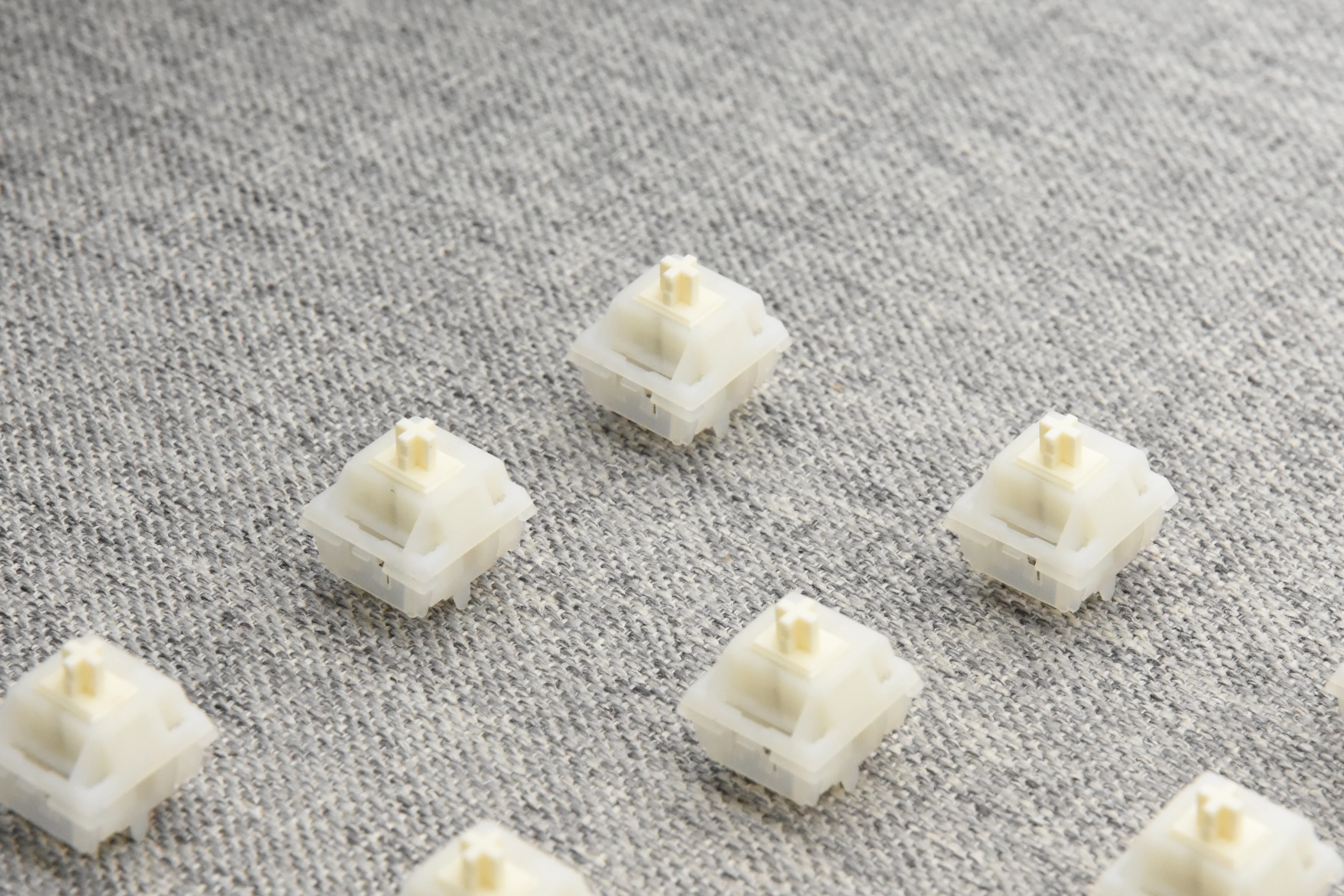 NEO X KEYGEEK OAT LINEAR SWITCH FACTORY LUBED EDITION (10PCS) - Image 12