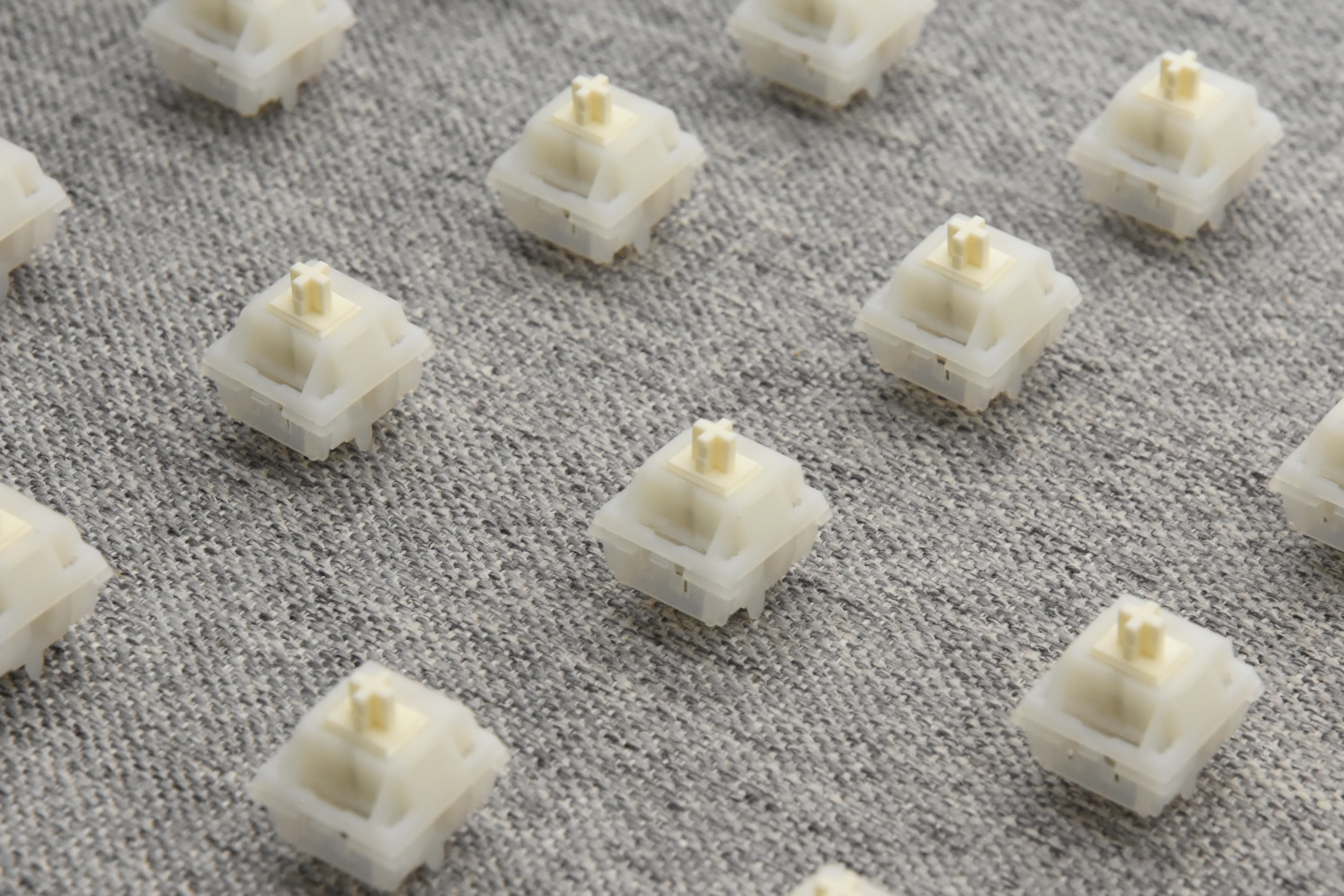 NEO X KEYGEEK OAT LINEAR SWITCH FACTORY LUBED EDITION (10PCS) - Image 13