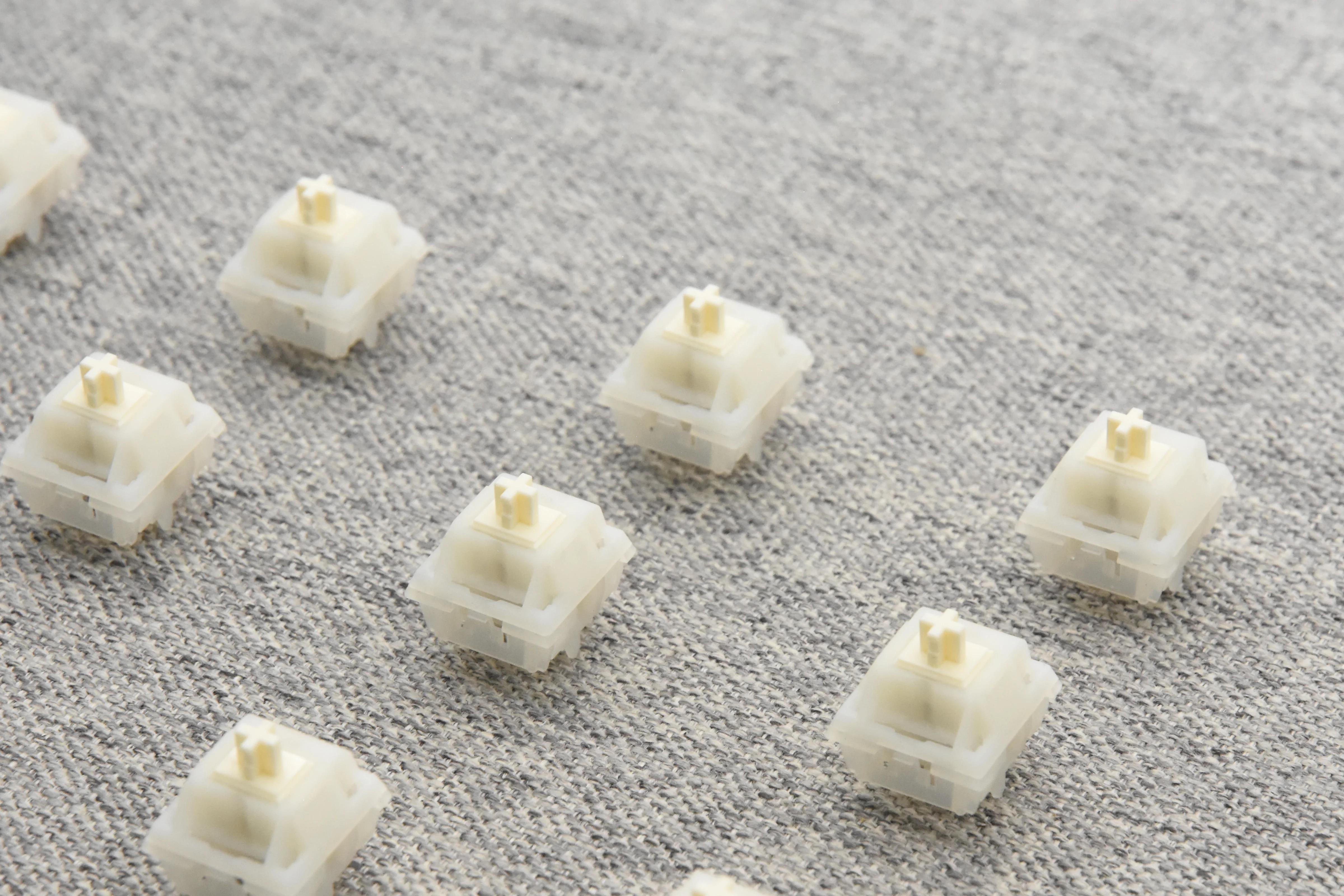 NEO X KEYGEEK OAT LINEAR SWITCH FACTORY LUBED EDITION (10PCS) - Image 14