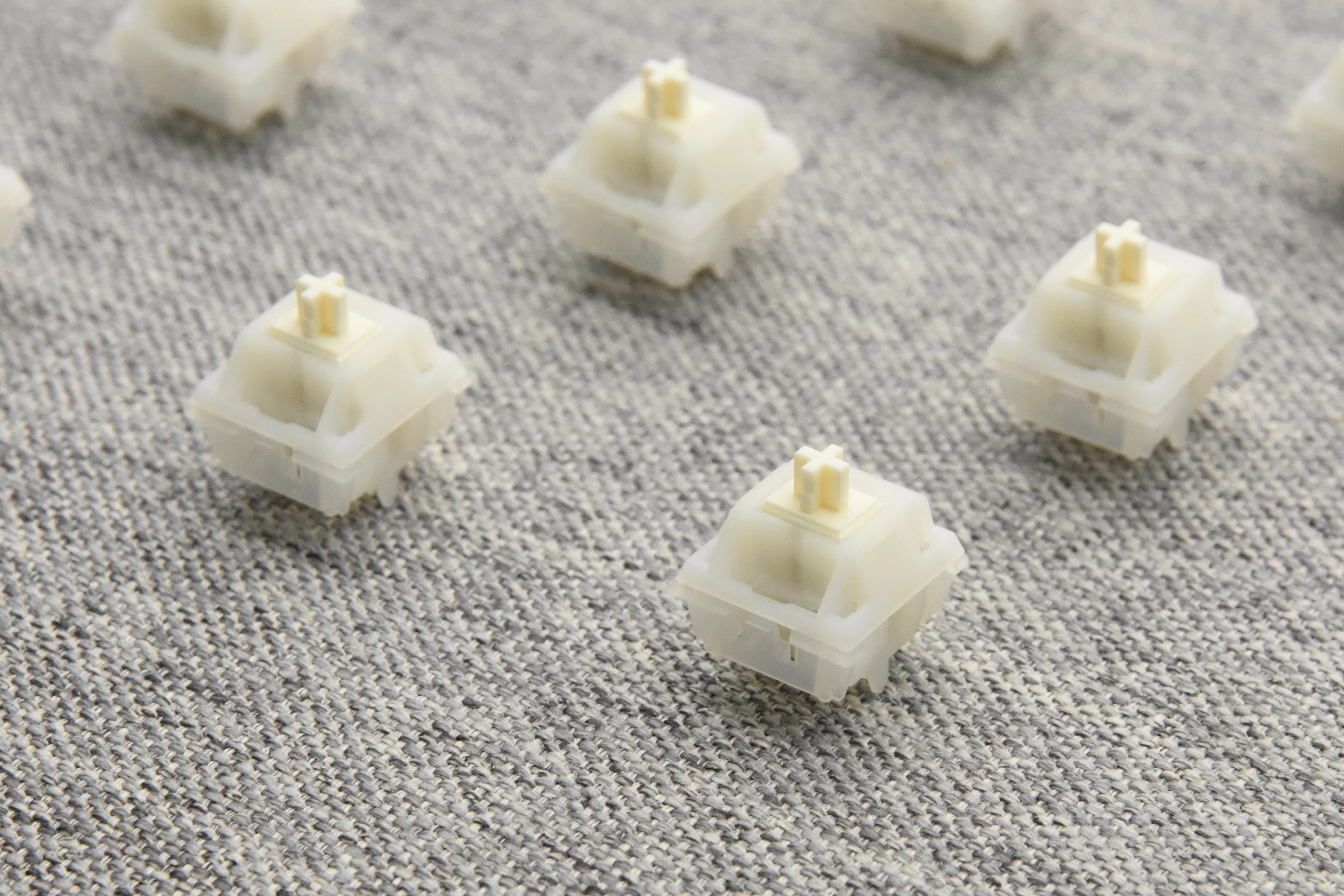 NEO X KEYGEEK OAT LINEAR SWITCH FACTORY LUBED EDITION (10PCS) - Image 15