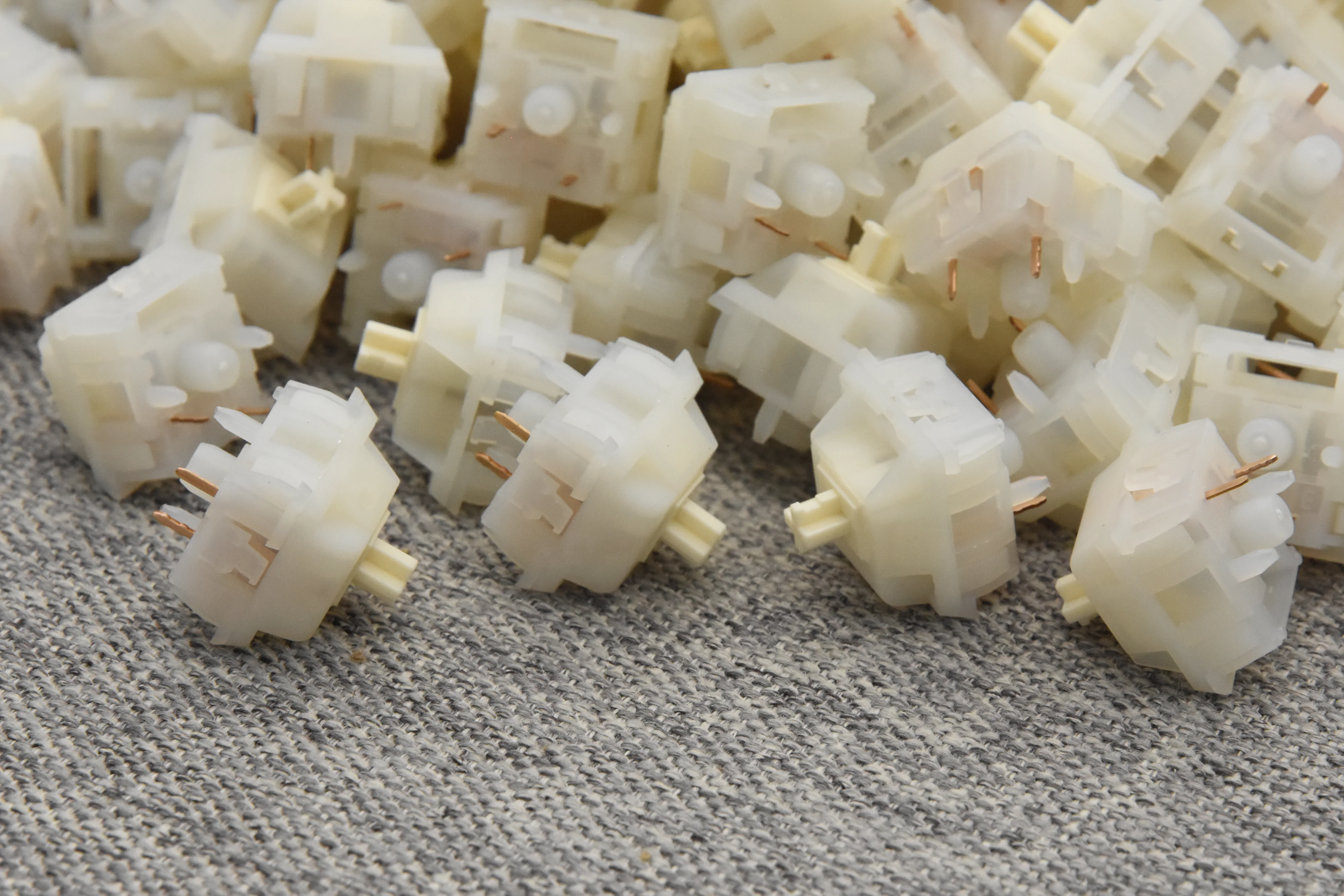 NEO X KEYGEEK OAT LINEAR SWITCH FACTORY LUBED EDITION (10PCS) - Image 3
