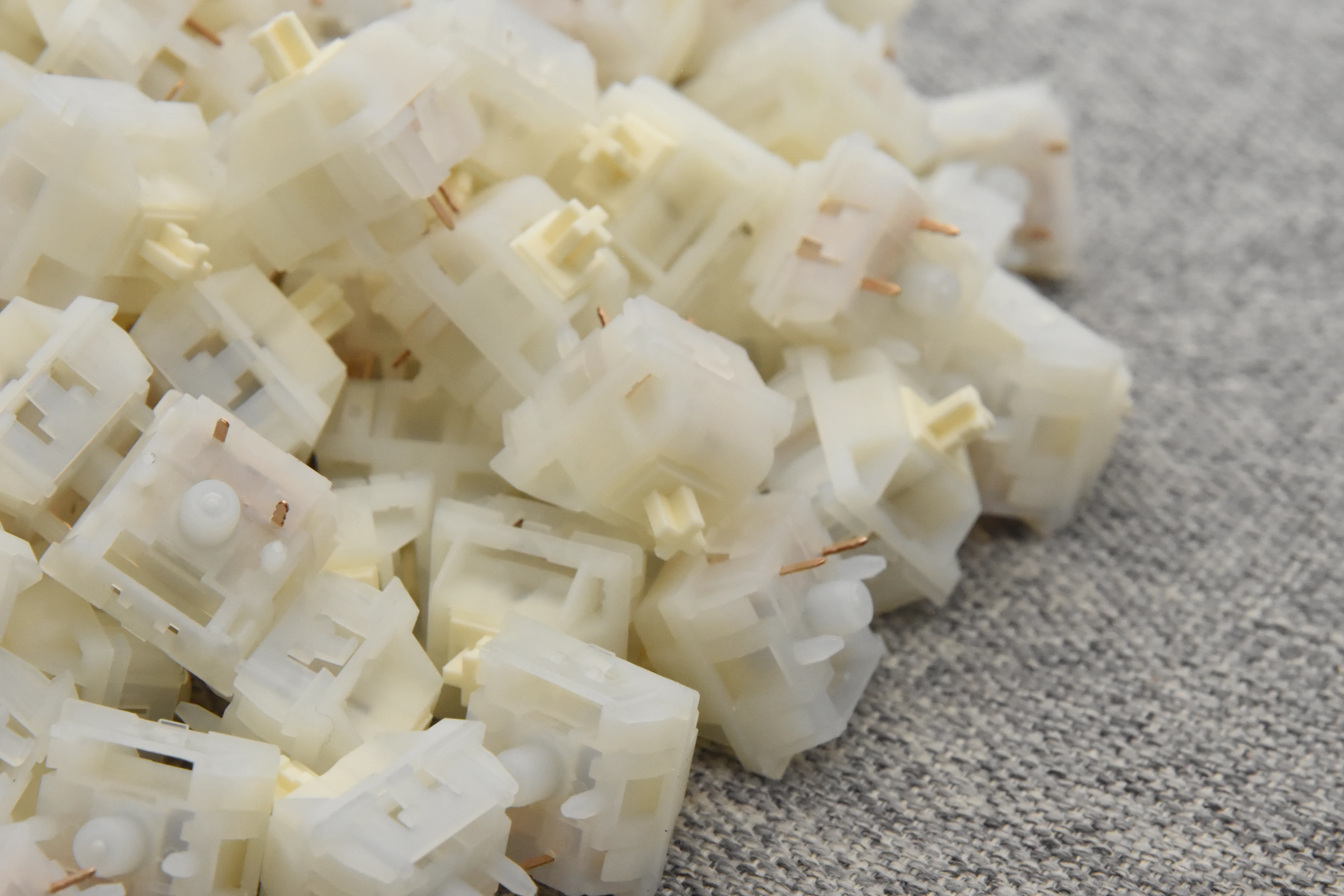 NEO X KEYGEEK OAT LINEAR SWITCH FACTORY LUBED EDITION (10PCS) - Image 4