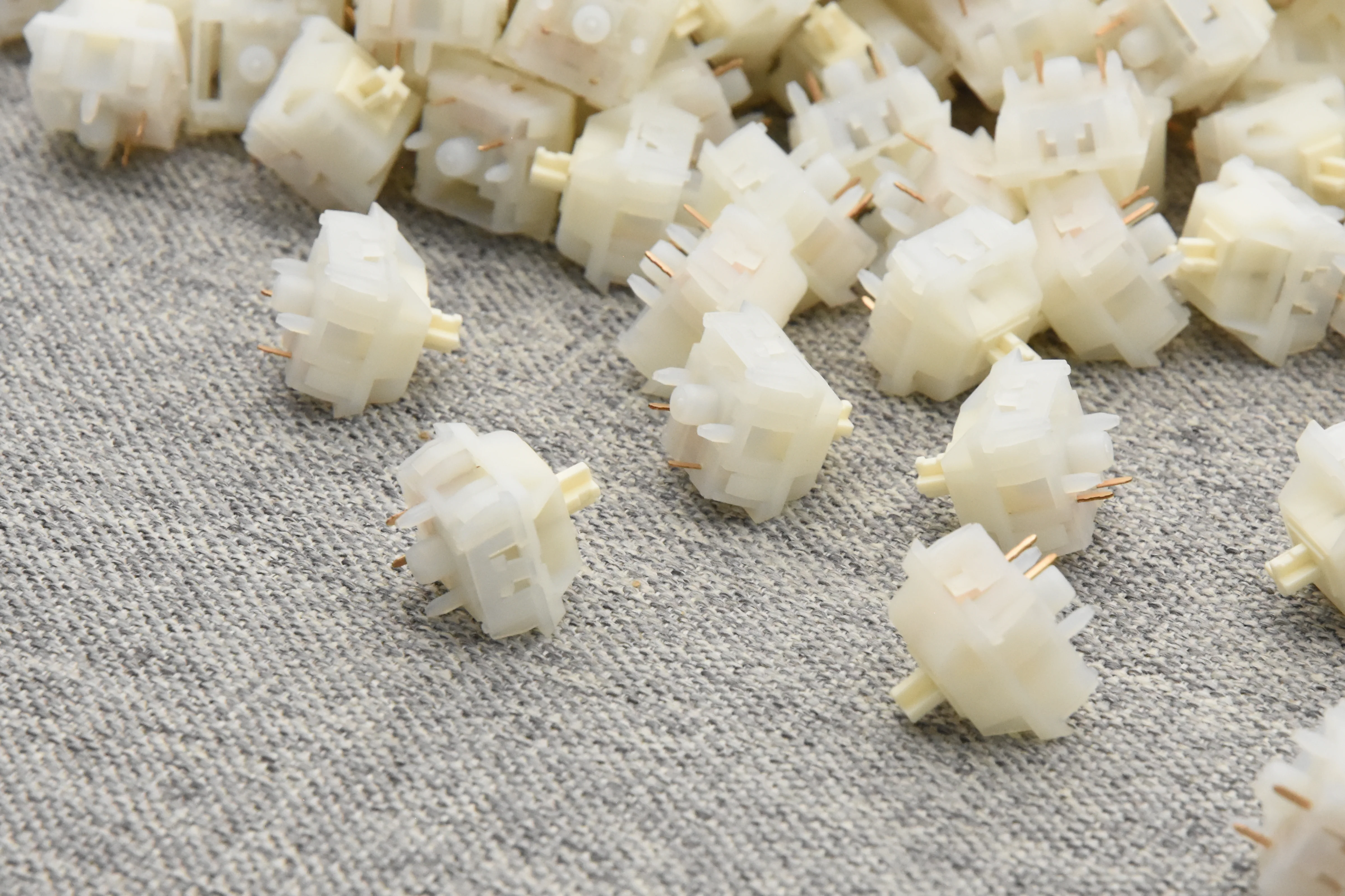 NEO X KEYGEEK OAT LINEAR SWITCH FACTORY LUBED EDITION (10PCS) - Image 5