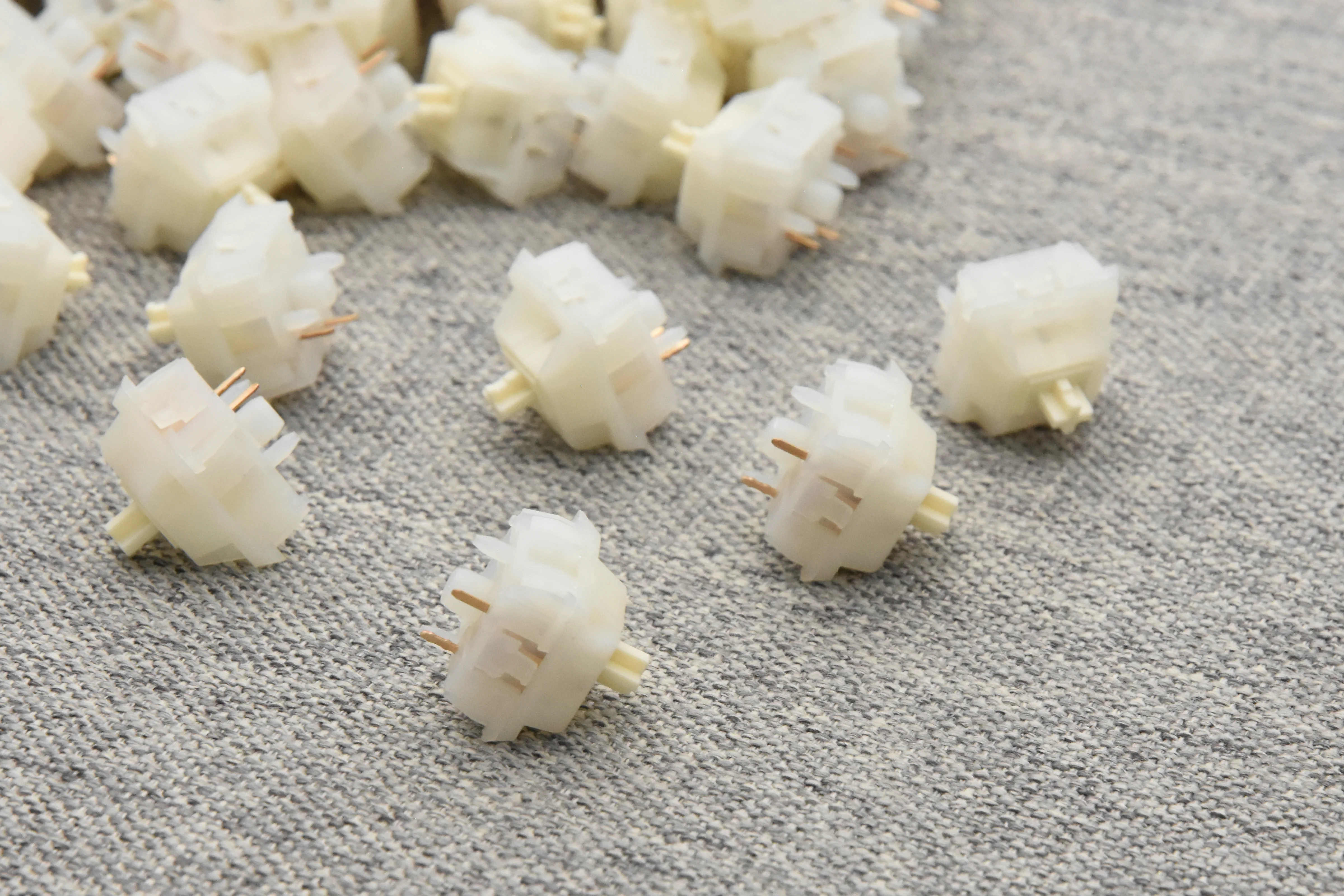 NEO X KEYGEEK OAT LINEAR SWITCH FACTORY LUBED EDITION (10PCS) - Image 6