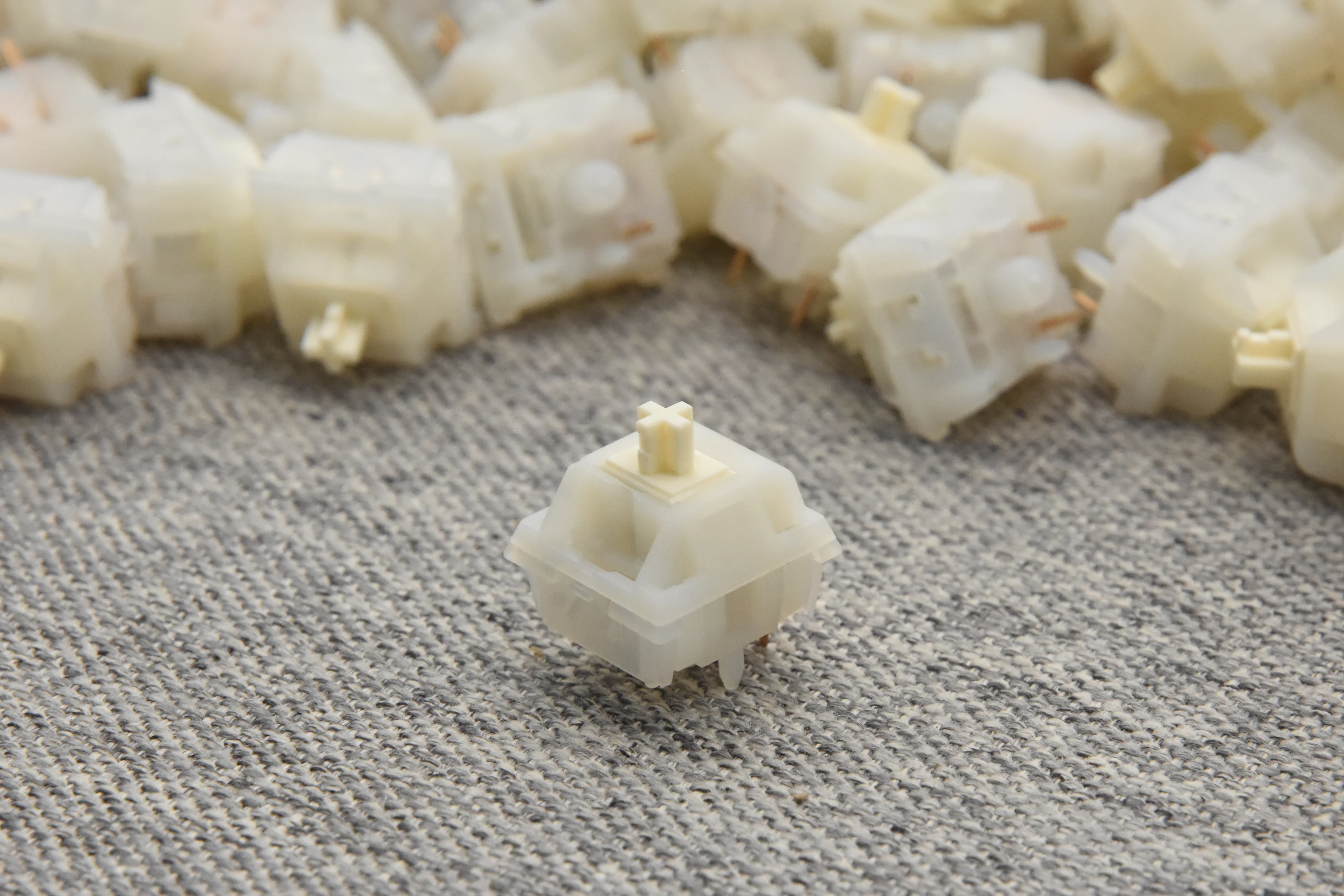 NEO X KEYGEEK OAT LINEAR SWITCH FACTORY LUBED EDITION (10PCS) - Image 7