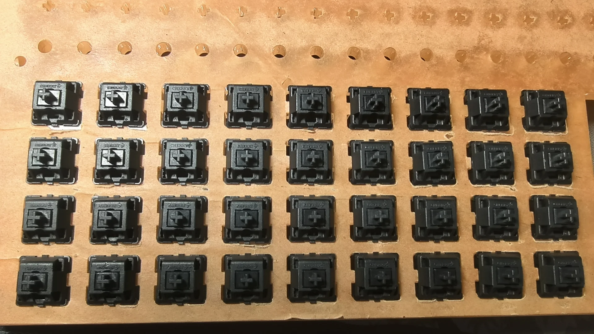 PRE-RETOOLED AND VINTAGE CHERRY MX BLACK SWITCHES (110PCS) - Image 4