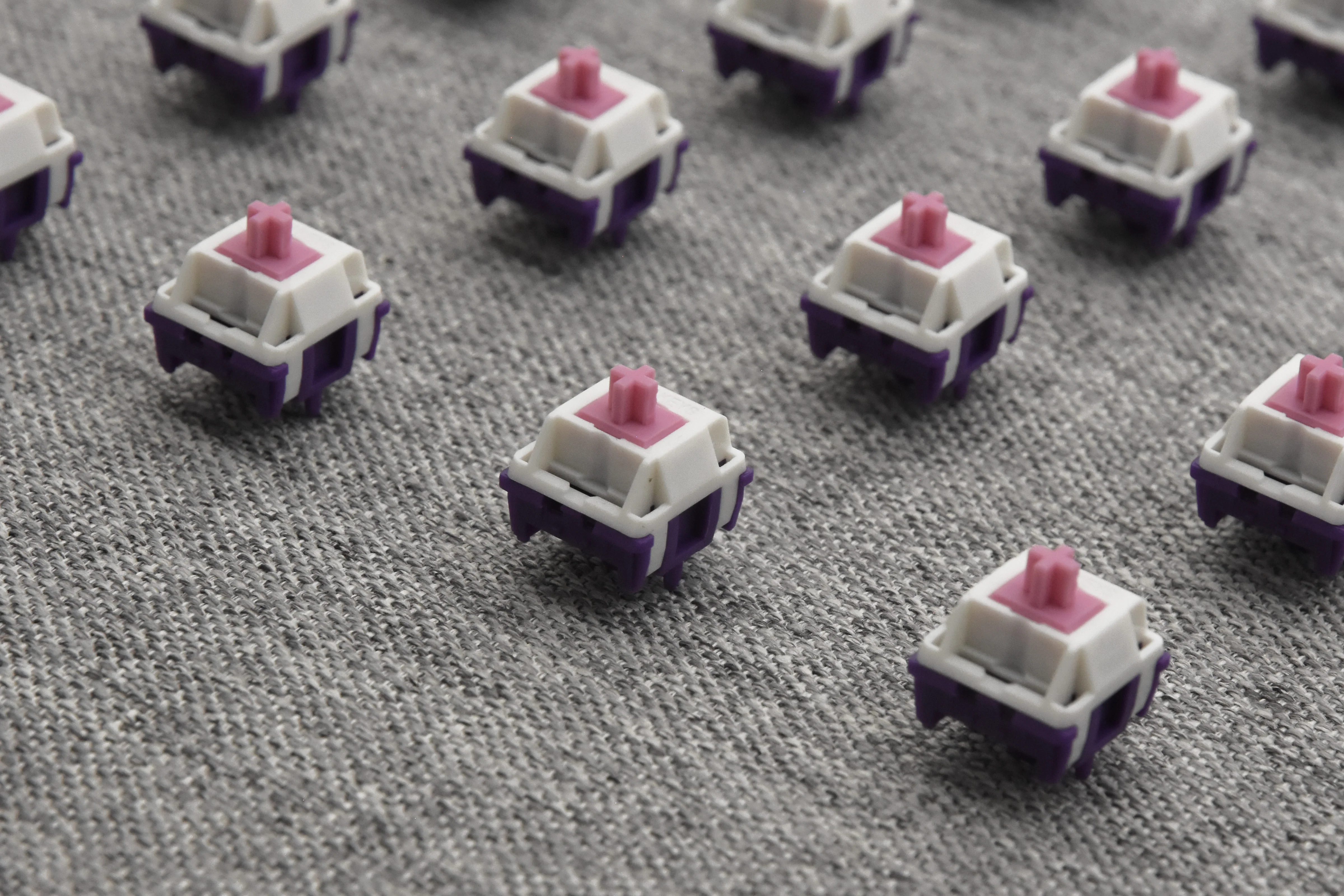 UNIKEYS X HMX PURPLE DAWN LINEAR SWITCH FACTORY LUBED EDITION (10PCS) - Image 14