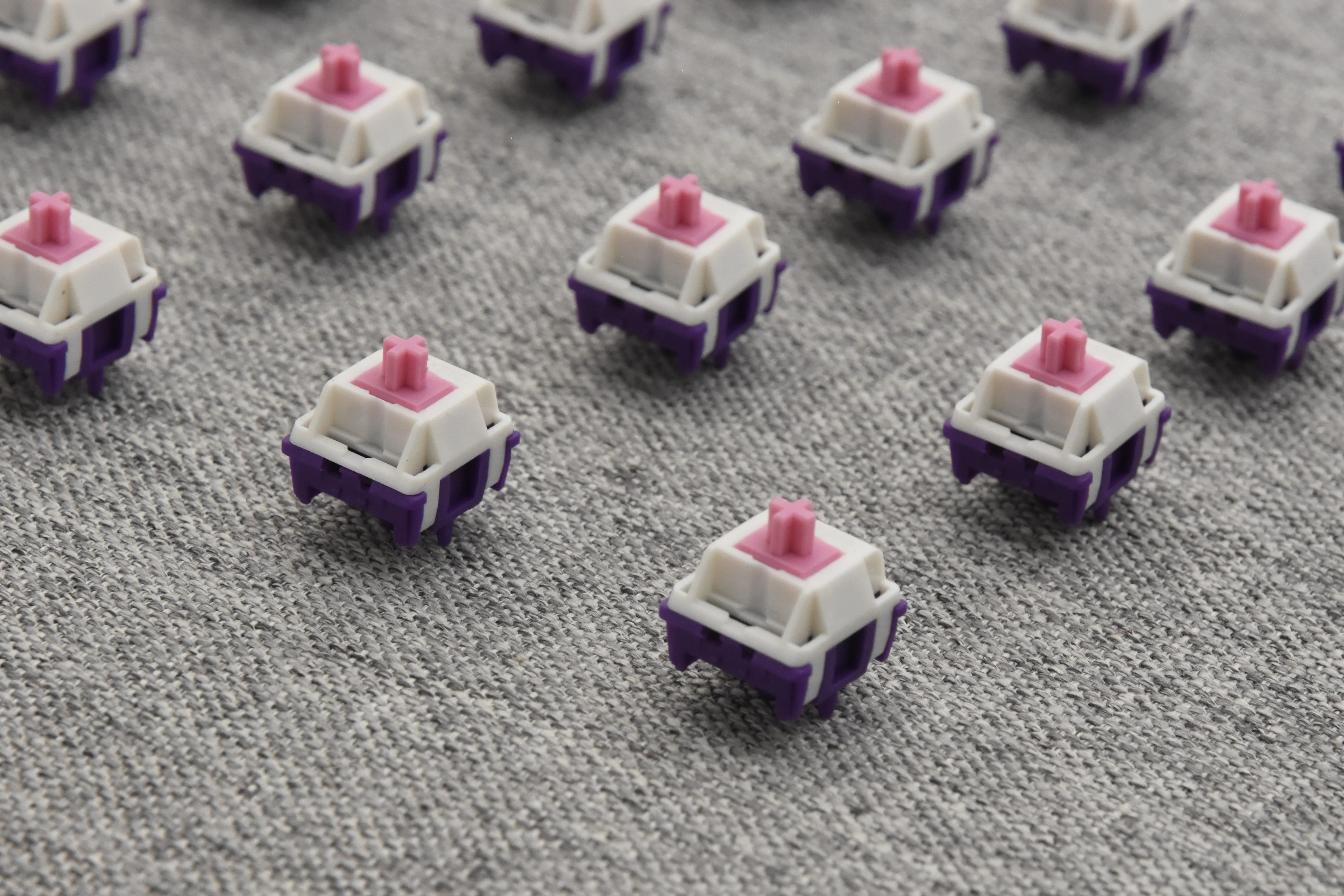 UNIKEYS X HMX PURPLE DAWN LINEAR SWITCH FACTORY LUBED EDITION (10PCS) - Image 4
