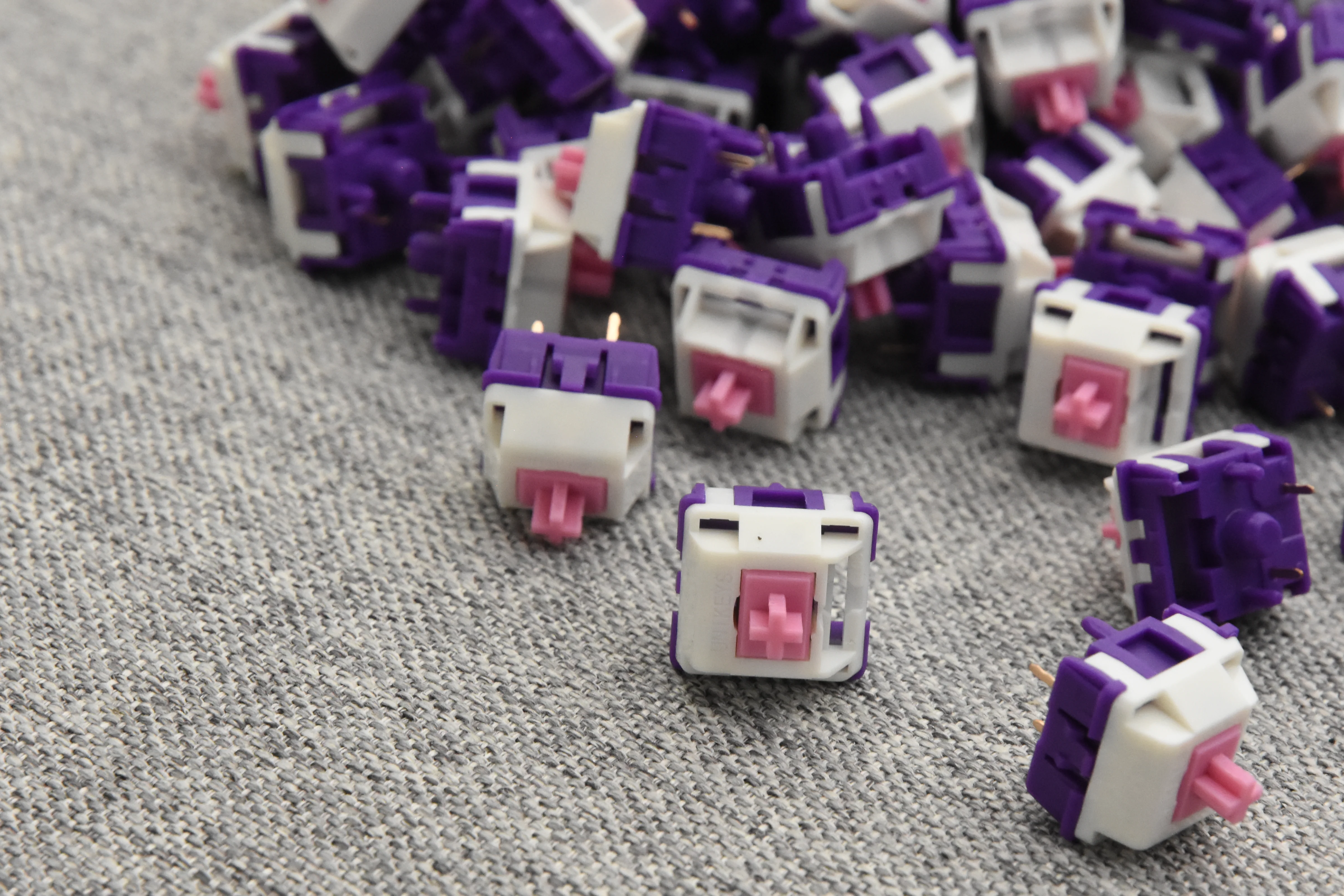 UNIKEYS X HMX PURPLE DAWN LINEAR SWITCH FACTORY LUBED EDITION (10PCS) - Image 8