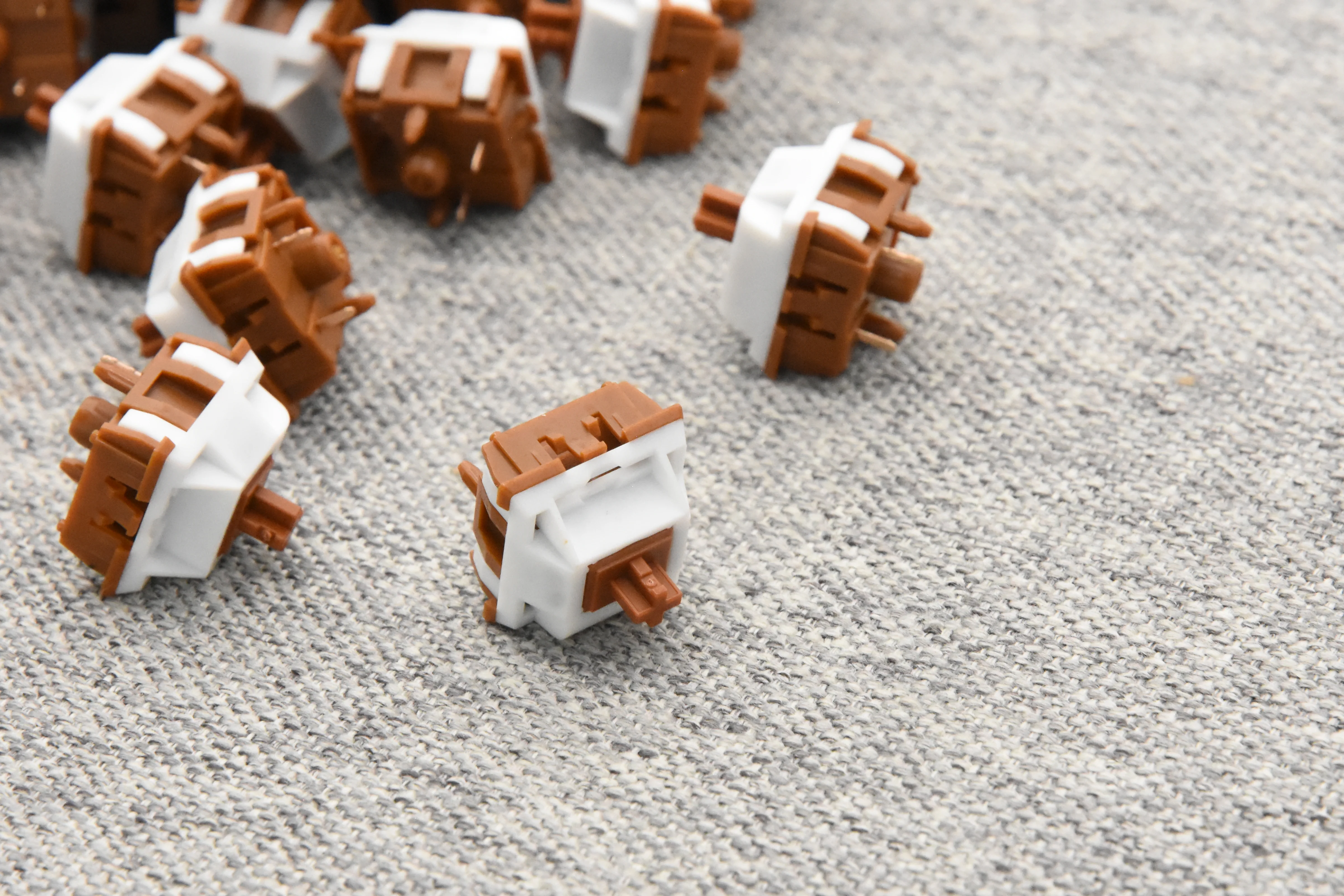 UNIKEYS X KEYGEEK UNI LINEAR SWITCH FACTORY LUBED EDITION (10PCS) - Image 4